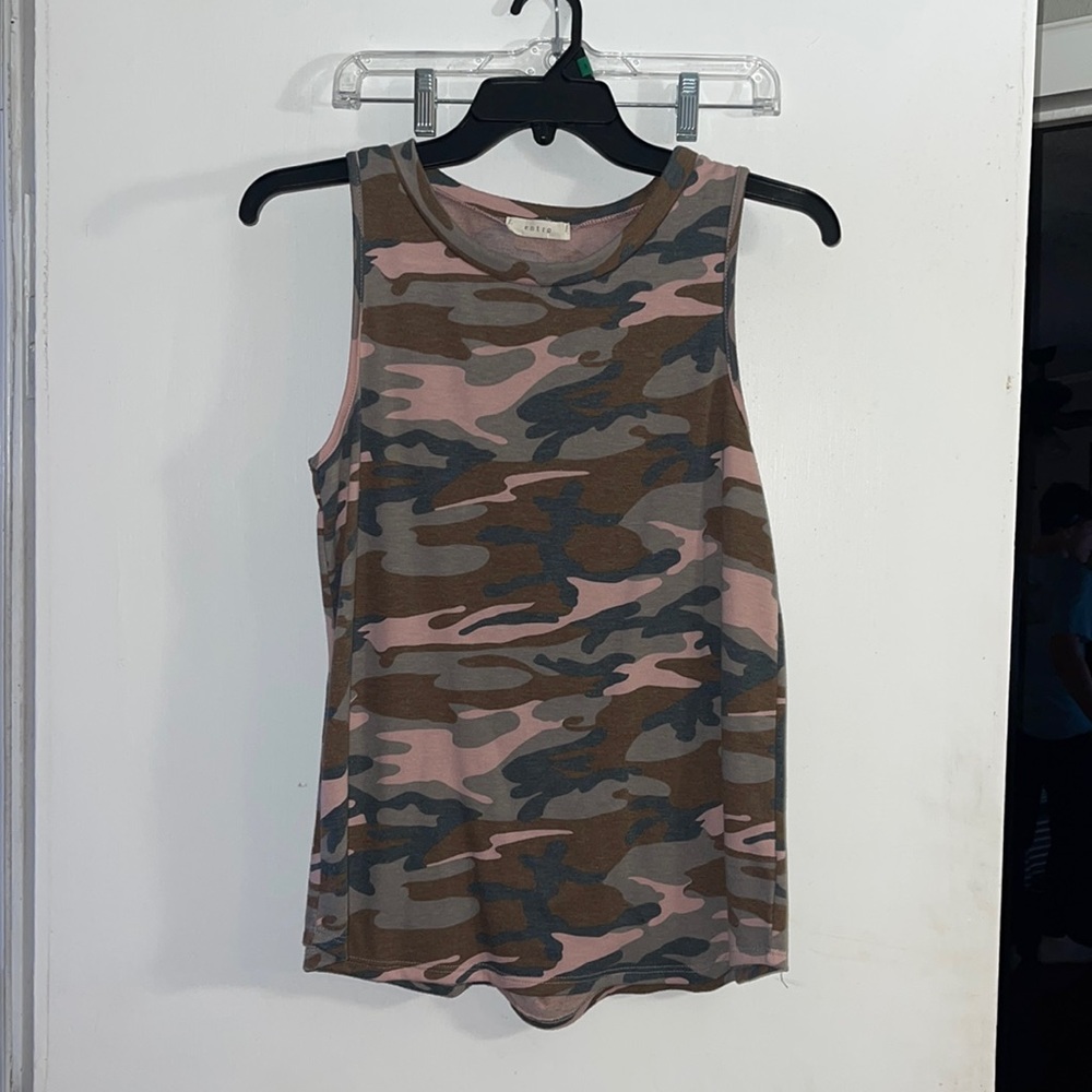 Sleeveless shirt